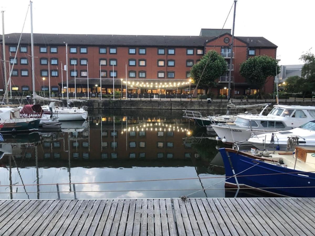 Holiday Inn Hull Marina By Ihg Кингстън ъпон Хъл Екстериор снимка