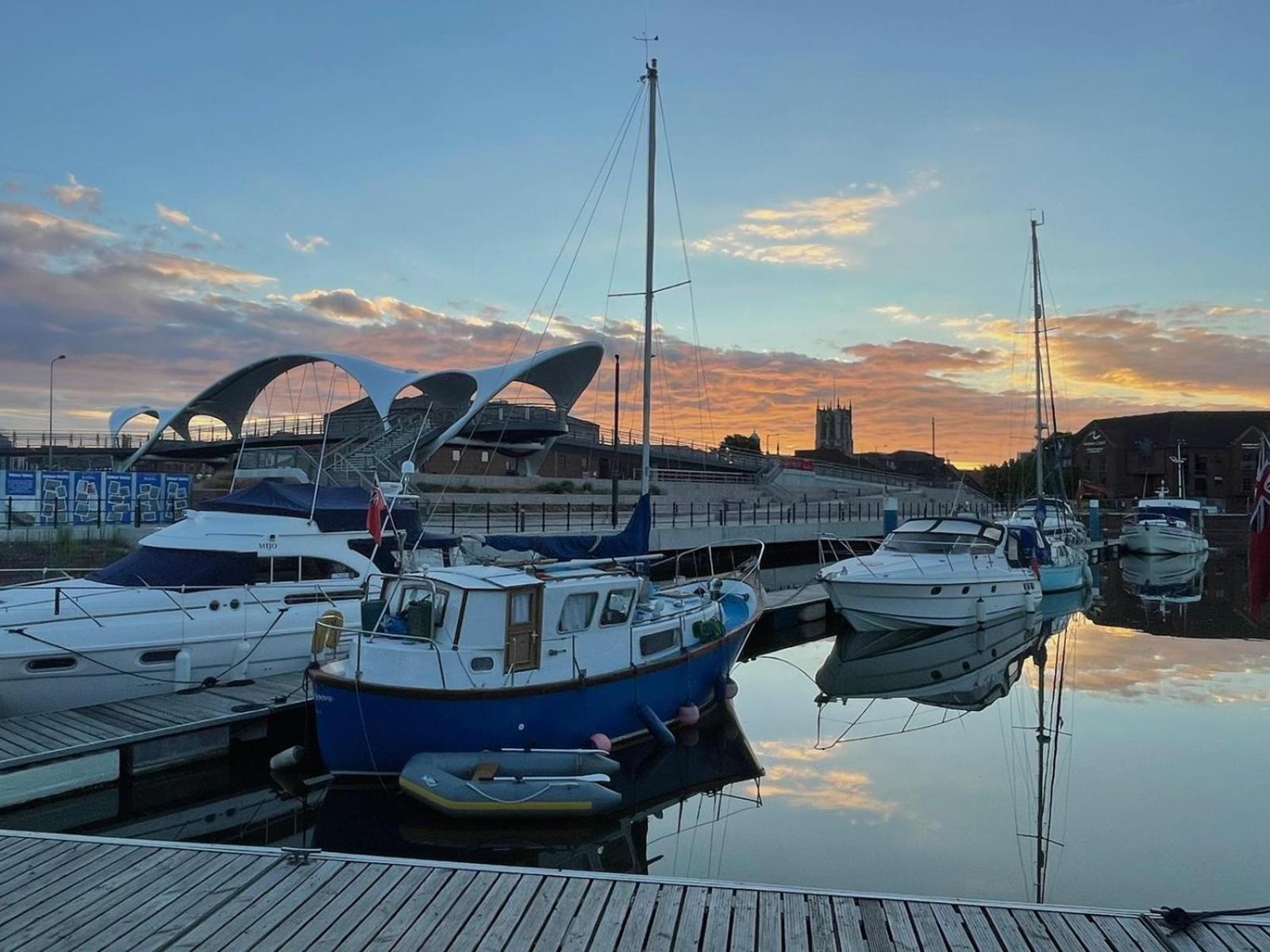 Holiday Inn Hull Marina By Ihg Кингстън ъпон Хъл Екстериор снимка